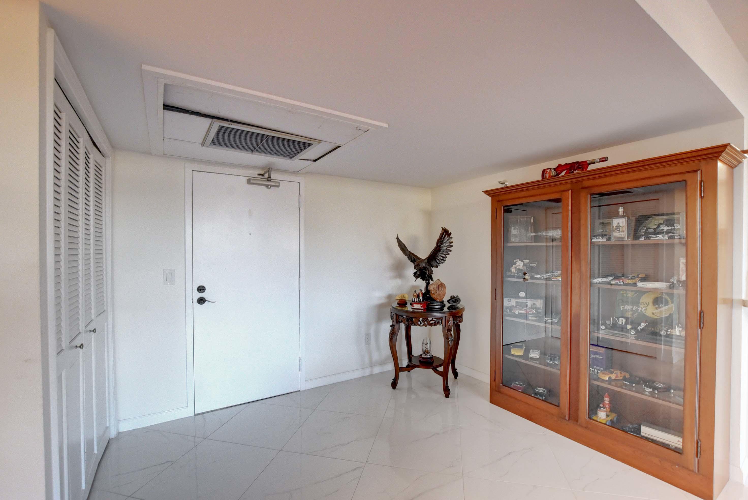 899 Jeffery Street, Unit 112 Boca Raton, FL 33487 - Photo 2 of 66 Foyer