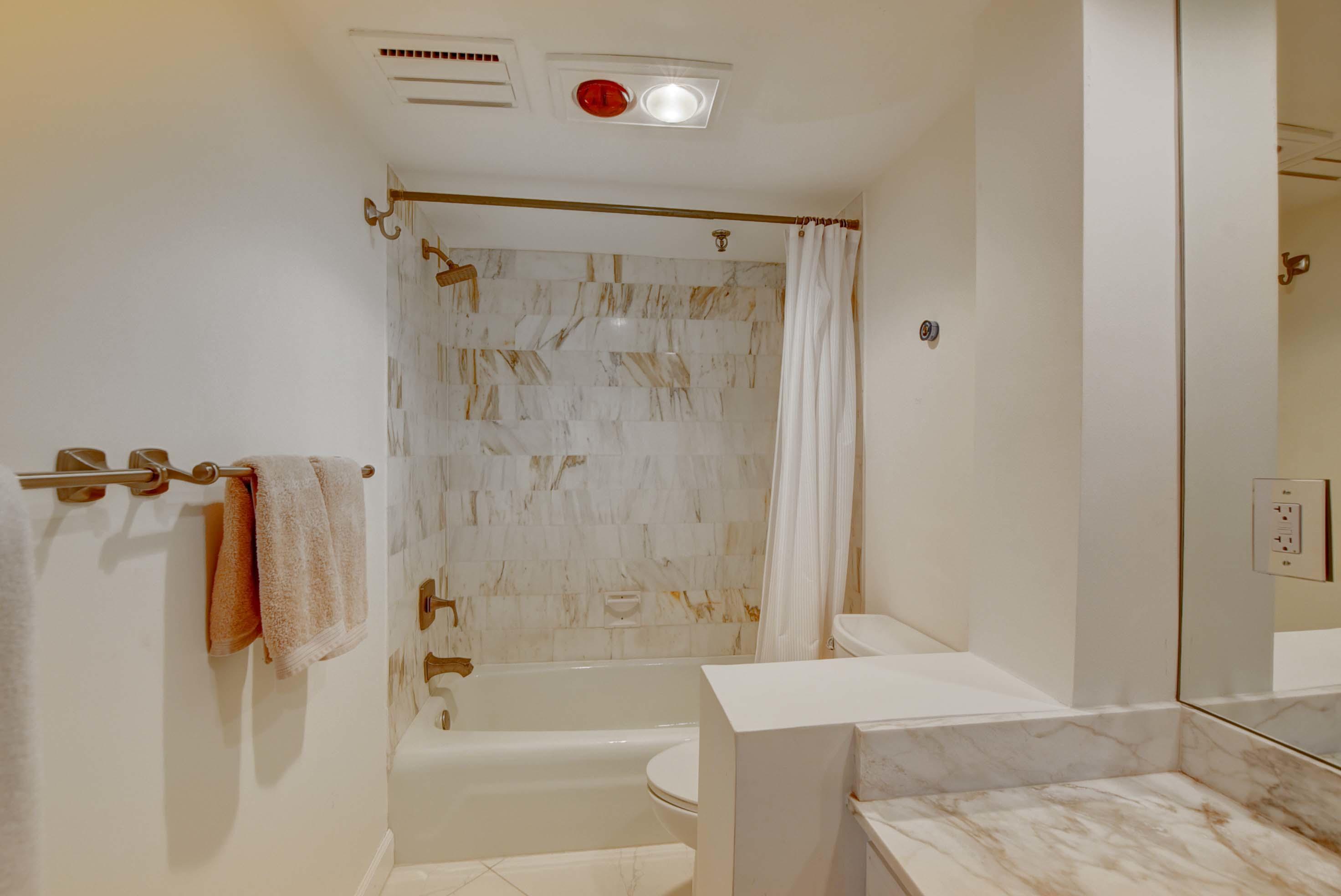 899 Jeffery Street, Unit 112 Boca Raton, FL 33487 - Photo 21 of 66 Guest Bathroom 1