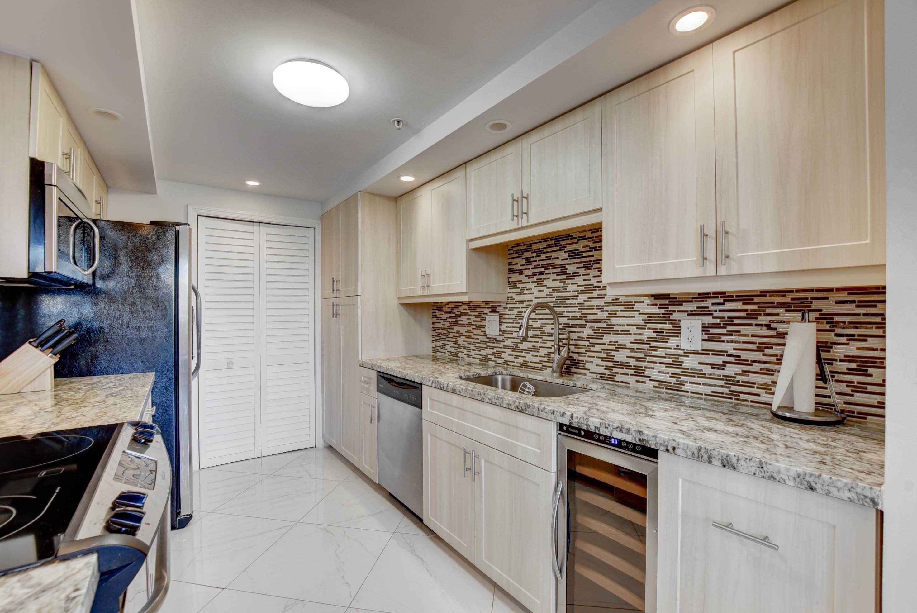 899 Jeffery Street, Unit 112 Boca Raton, FL 33487 - Photo 8 of 66 Kitchen 2