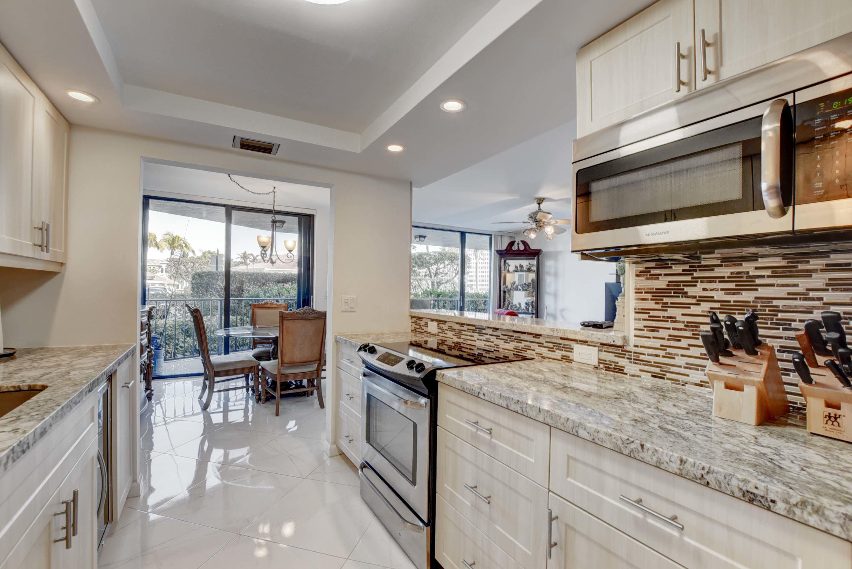 899 Jeffery Street, Unit 112 Boca Raton, FL 33487 - Photo 10 of 66 Kitchen 3