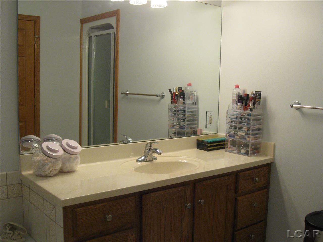 4262 Evergreen Road Adrian, MI 49221 - Photo 10 of 46 50014263-9.JPG