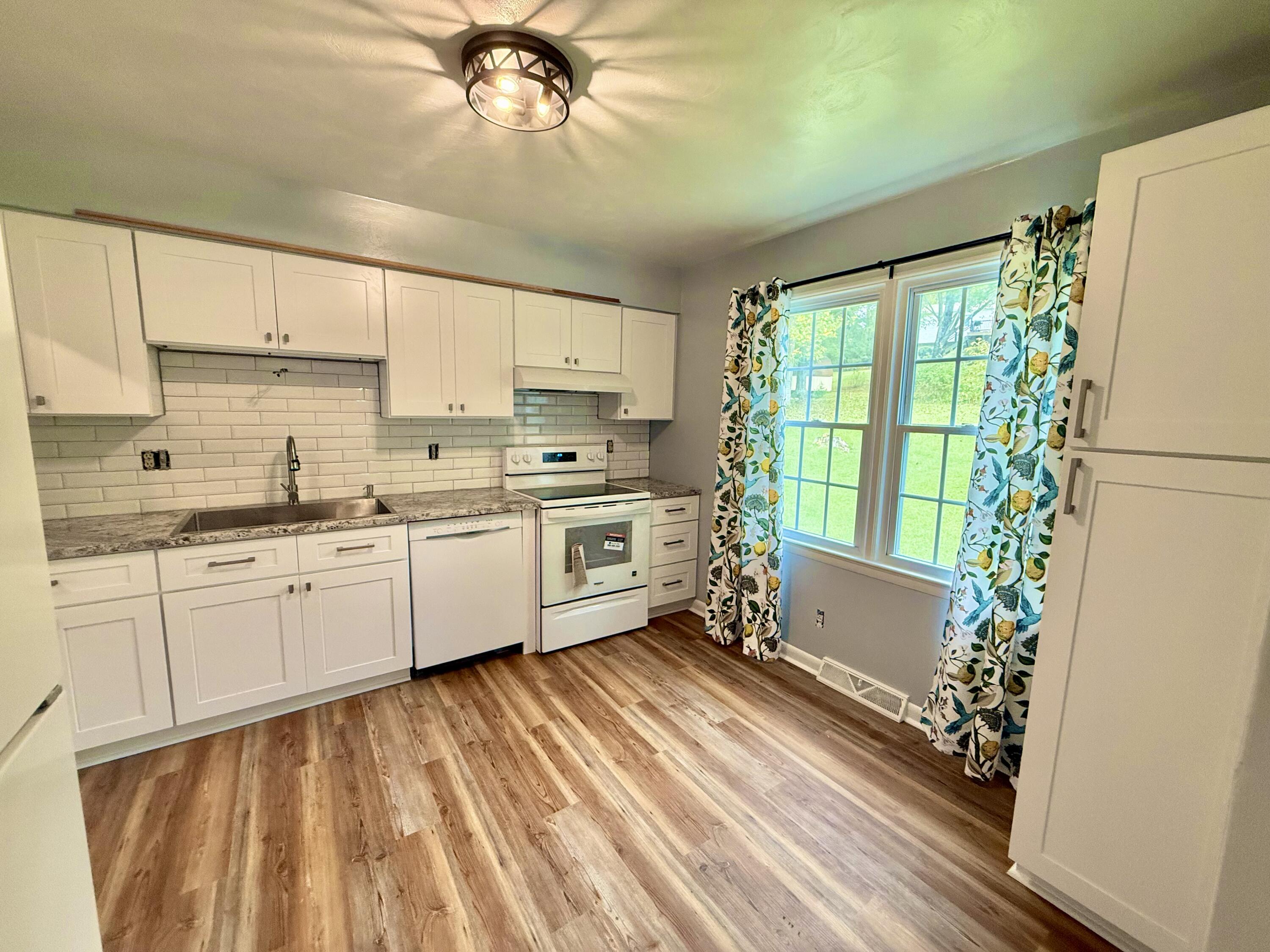 5718 Merriman Road Roanoke, VA 24018 - Photo 19 of 34 Kitchen