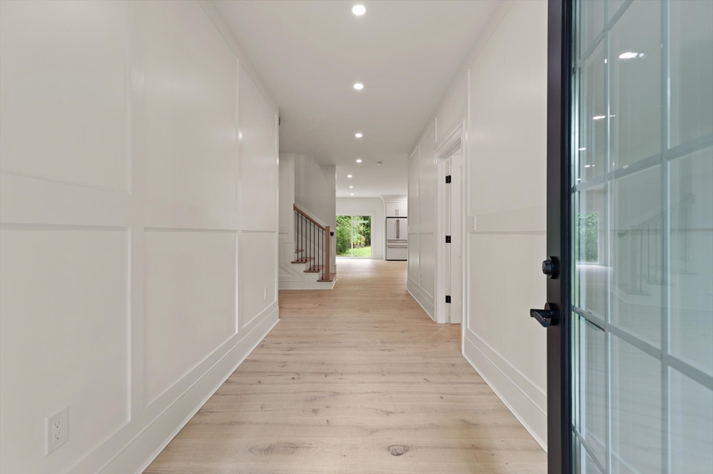 39 Concord Road Bedford, MA 01730 - Photo 5 of 41 Gallery Image 5