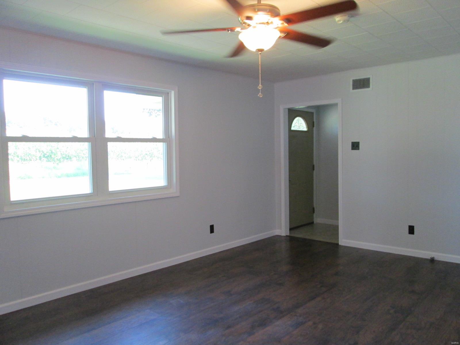 22885 Green Acres Road Dow, IL 62022 - Photo 8 of 23