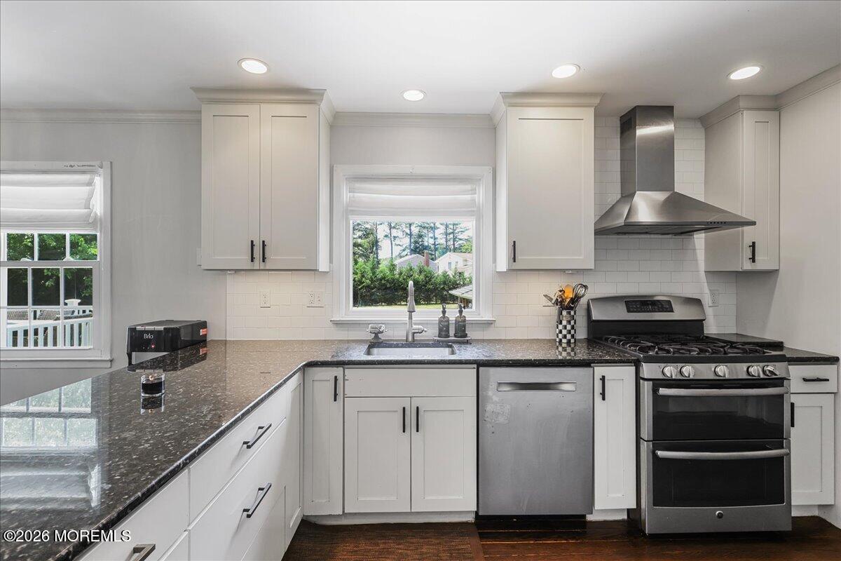 16 Newcastle Road Freehold, NJ 07728 - Photo 15 of 32 17-Kitchen
