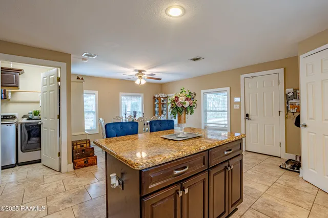 $275,000 | 2814 West Willow Street, Scott, LA 70583