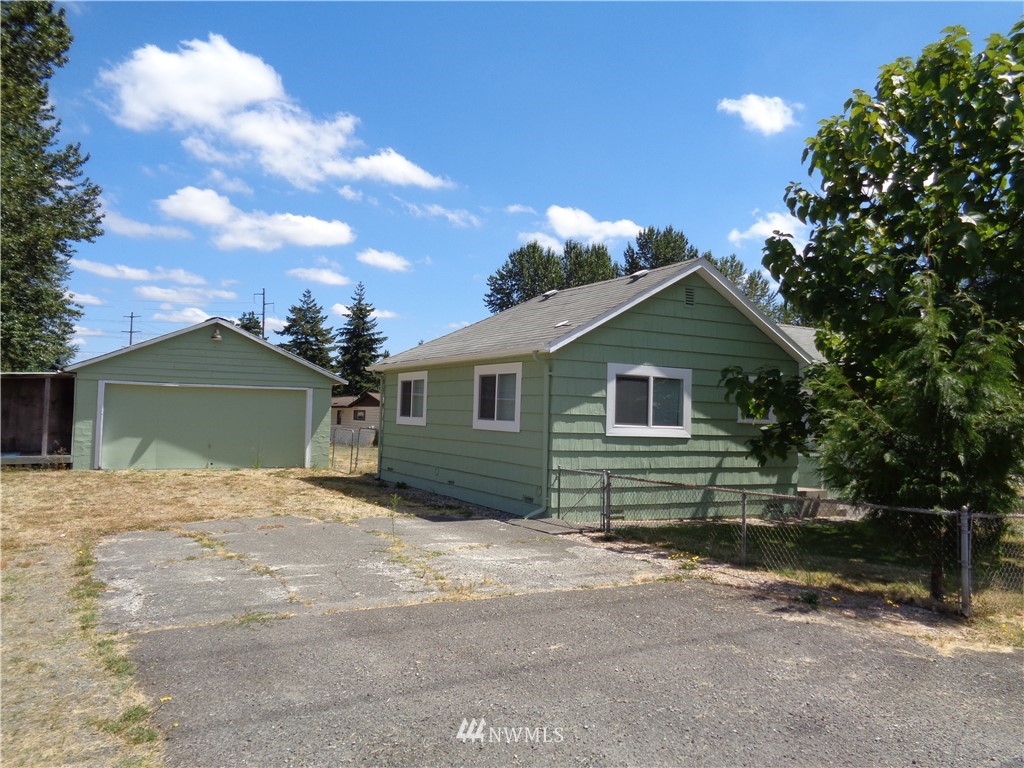 16654 113th Avenue Southeast Renton, WA 98055 - Photo 2 of 13 Gallery Image 2