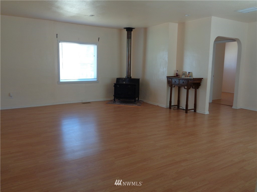 16654 113th Avenue Southeast Renton, WA 98055 - Photo 3 of 13 Gallery Image 3