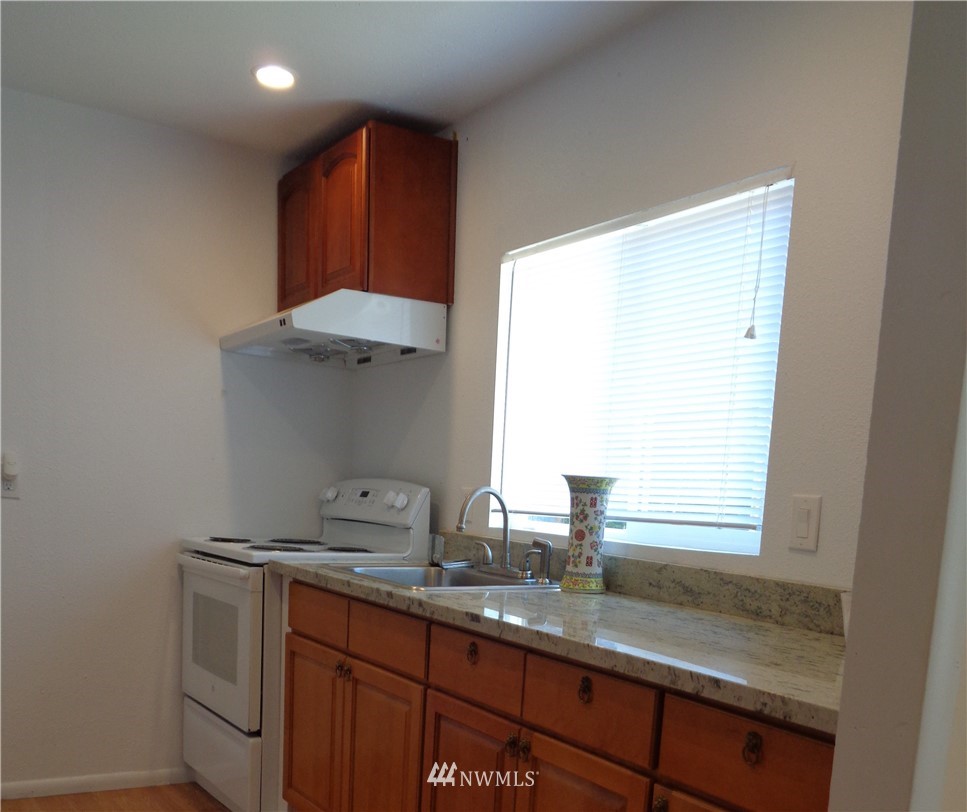 16654 113th Avenue Southeast Renton, WA 98055 - Photo 4 of 13 Gallery Image 4