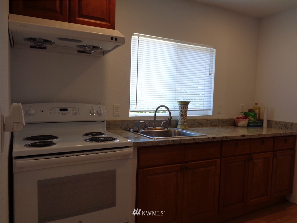 16654 113th Avenue Southeast Renton, WA 98055 - Photo 5 of 13 Gallery Image 5