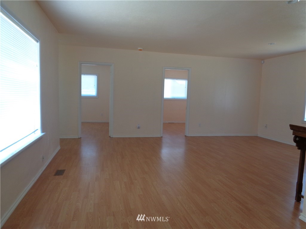 16654 113th Avenue Southeast Renton, WA 98055 - Photo 7 of 13 Gallery Image 7