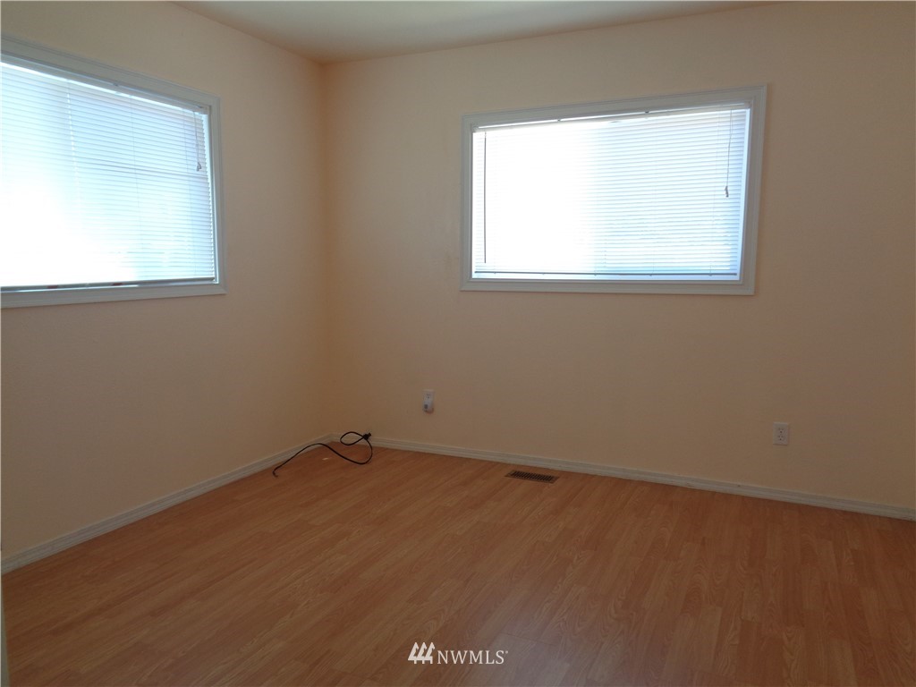 16654 113th Avenue Southeast Renton, WA 98055 - Photo 8 of 13 Gallery Image 8