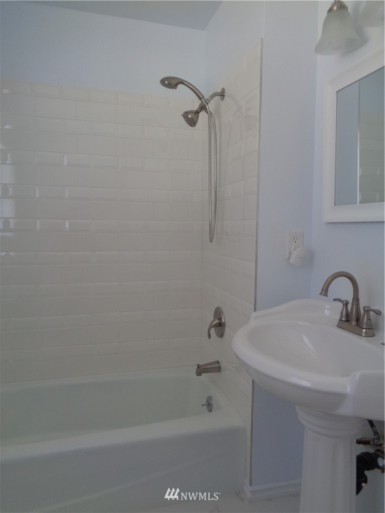 16654 113th Avenue Southeast Renton, WA 98055 - Photo 9 of 13 Gallery Image 9