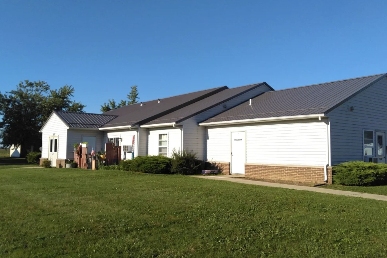 107 Chapel Lane Ashley, IN 46705 - Photo 6 of 9 a house view with a garden space