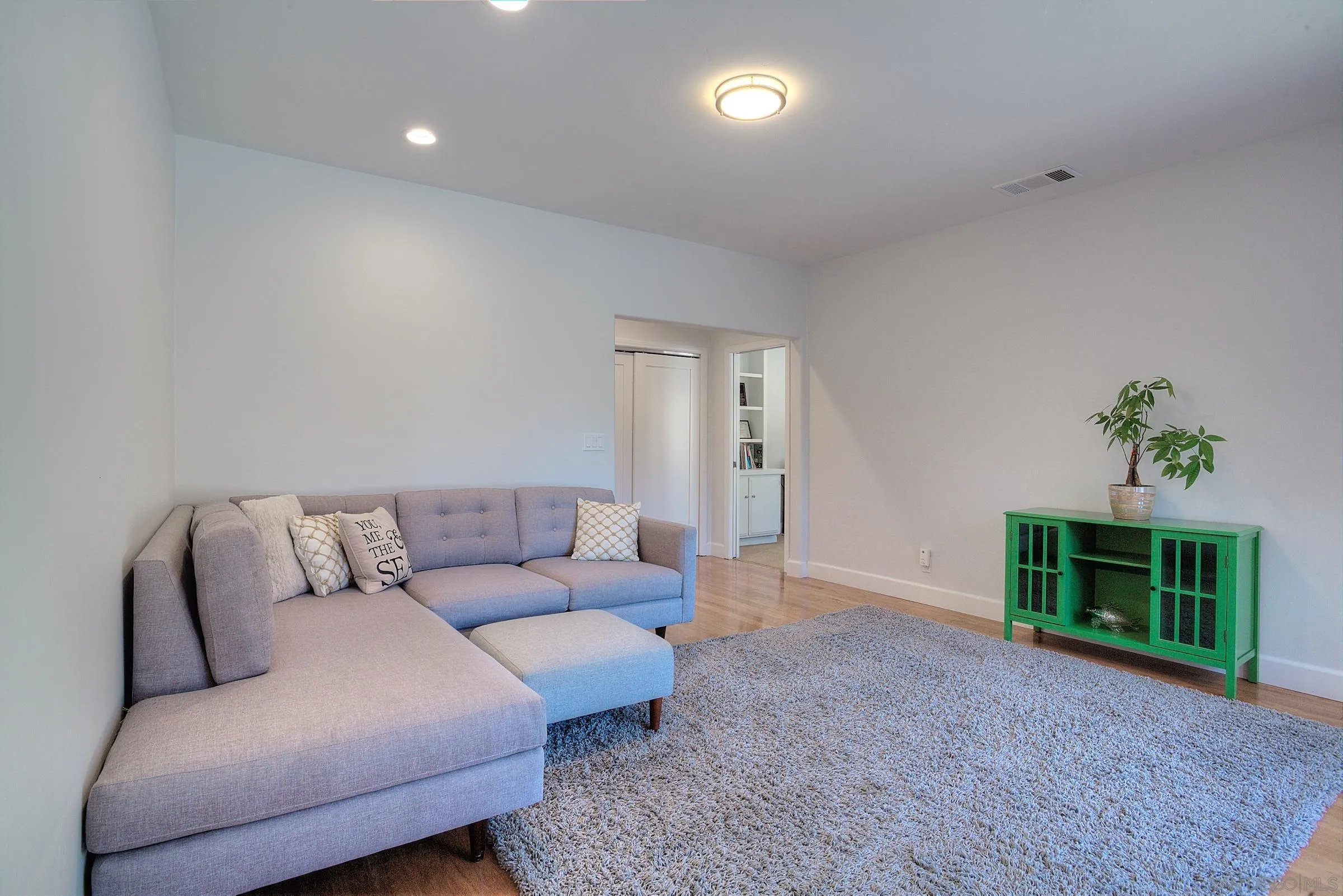 1032 Los Alisos Drive North Fallbrook, CA 92028 - Photo 32 of 44 a living room with furniture