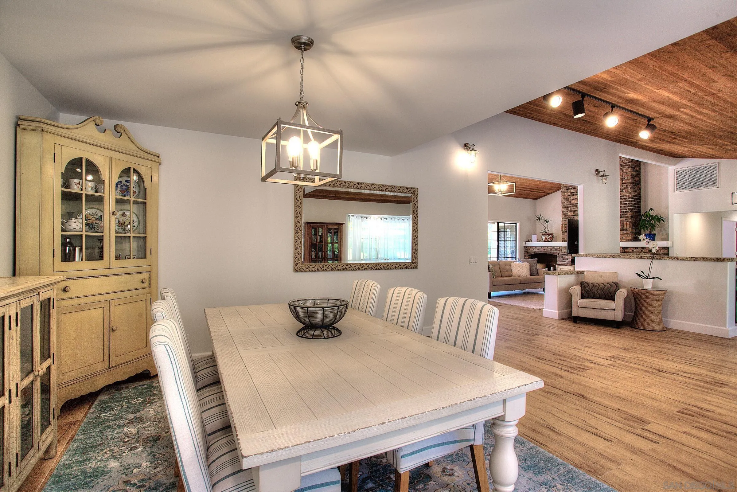 1032 Los Alisos Drive North Fallbrook, CA 92028 - Photo 7 of 44 a view of a dining room with furniture and wooden floor