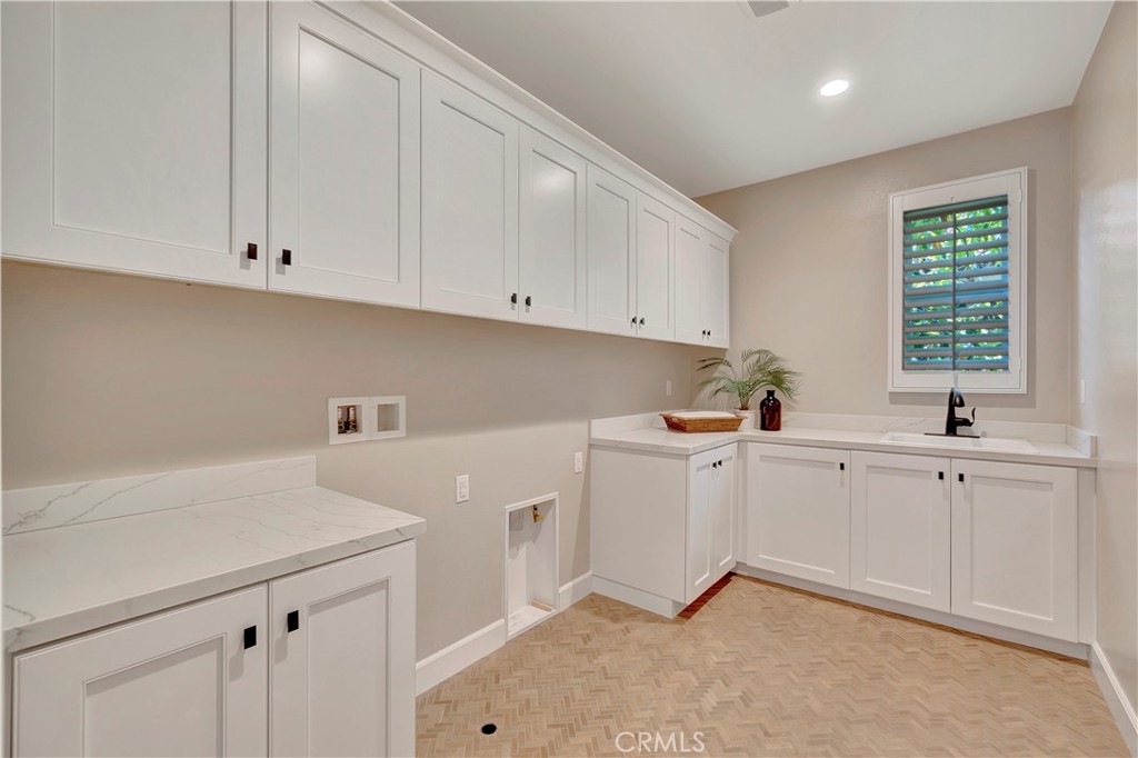 17 Ponte Lake Forest, CA 92630 - Photo 36 of 73 Laundry room