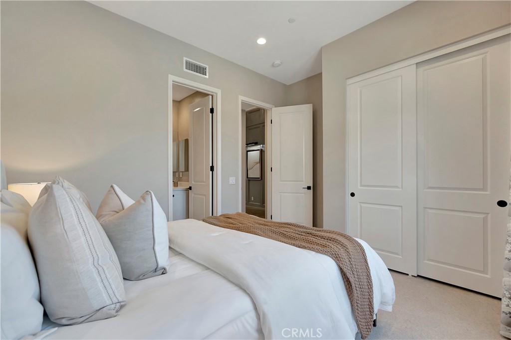 17 Ponte Lake Forest, CA 92630 - Photo 5 of 73 staged furniture has been removed