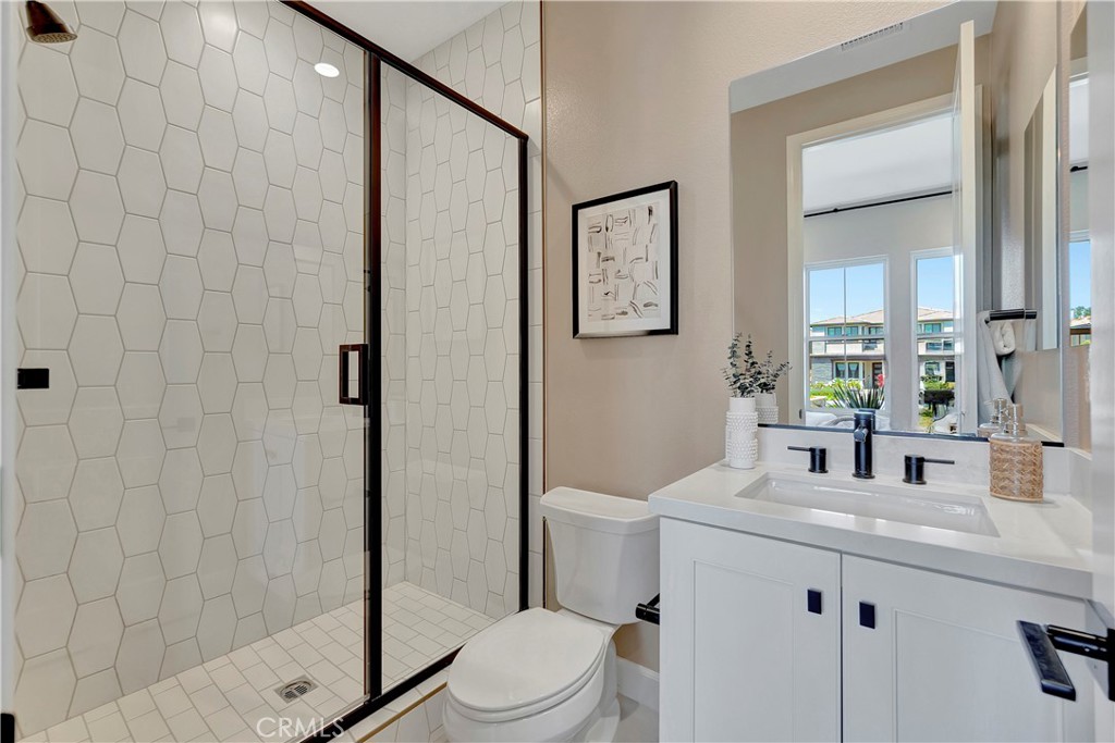 17 Ponte Lake Forest, CA 92630 - Photo 6 of 73 staged furniture has been removed