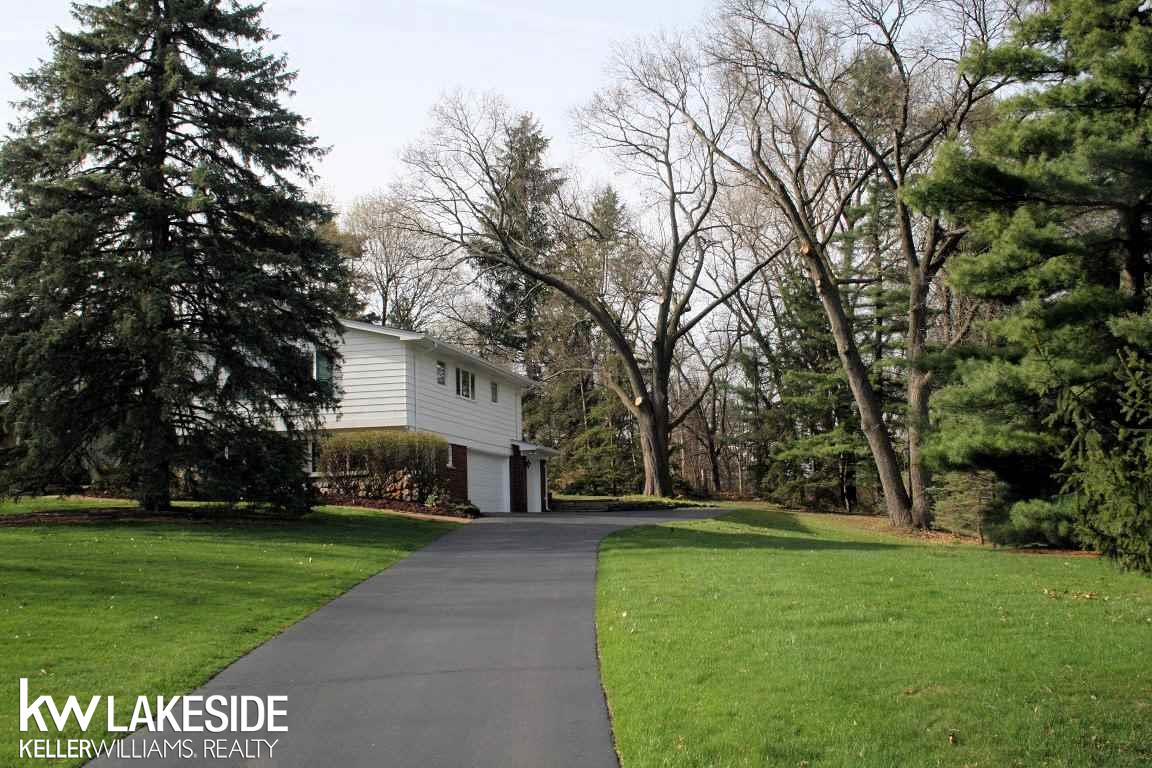 6106 Deguise Court Rochester Hills, MI 48306 - Photo 3 of 54