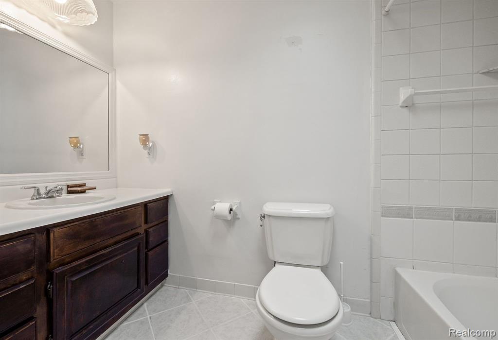 1837 Henbert Road West Bloomfield, MI 48324 - Photo 18 of 23 Gallery Image 18