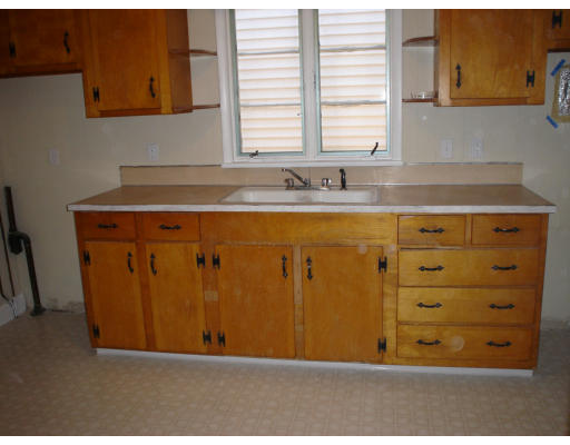 263 Division Street Fall River, MA 02721 - Photo 3 of 7