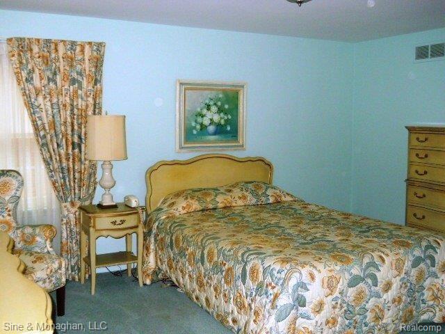 1835 Littlestone Road Grosse Pointe, MI 48236 - Photo 11 of 25 042.JPG