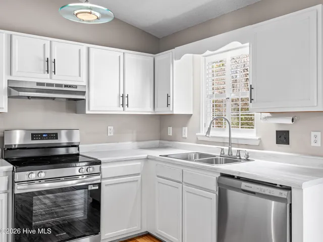 $259,900 | 106 Stoney Creek Drive, Jacksonville, NC 28540