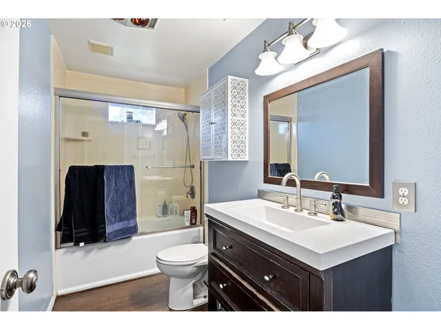 $360,000 | 2133 Northwest Watters Street, Roseburg, OR 97471