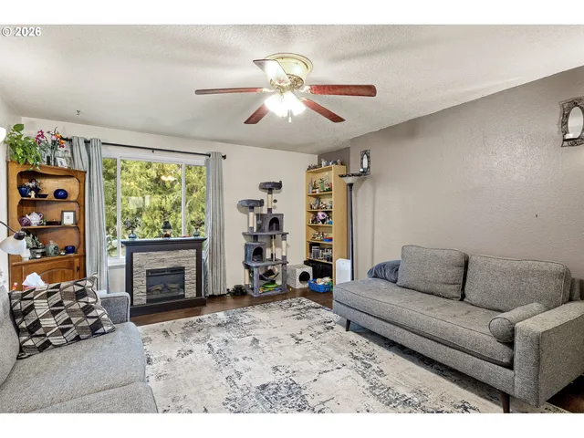 $360,000 | 2133 Northwest Watters Street, Roseburg, OR 97471