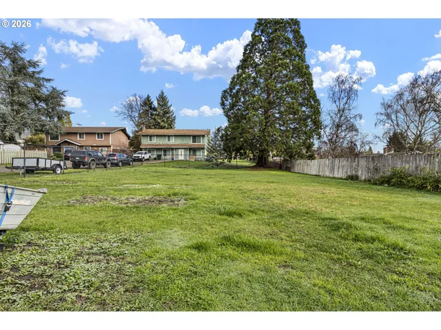 $360,000 | 2133 Northwest Watters Street, Roseburg, OR 97471
