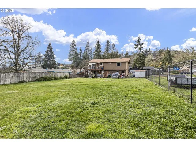 $360,000 | 2133 Northwest Watters Street, Roseburg, OR 97471