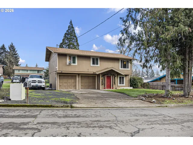 $360,000 | 2133 Northwest Watters Street, Roseburg, OR 97471