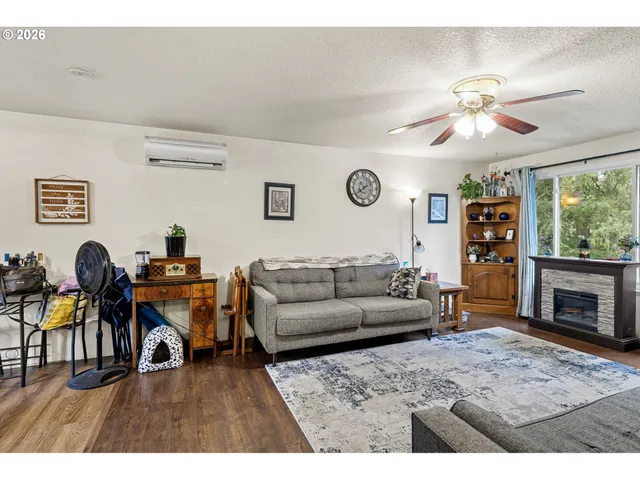 $360,000 | 2133 Northwest Watters Street, Roseburg, OR 97471