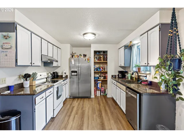 $360,000 | 2133 Northwest Watters Street, Roseburg, OR 97471