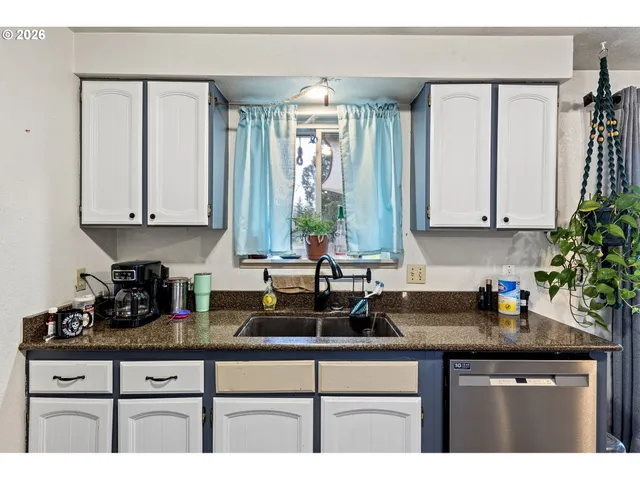 $360,000 | 2133 Northwest Watters Street, Roseburg, OR 97471