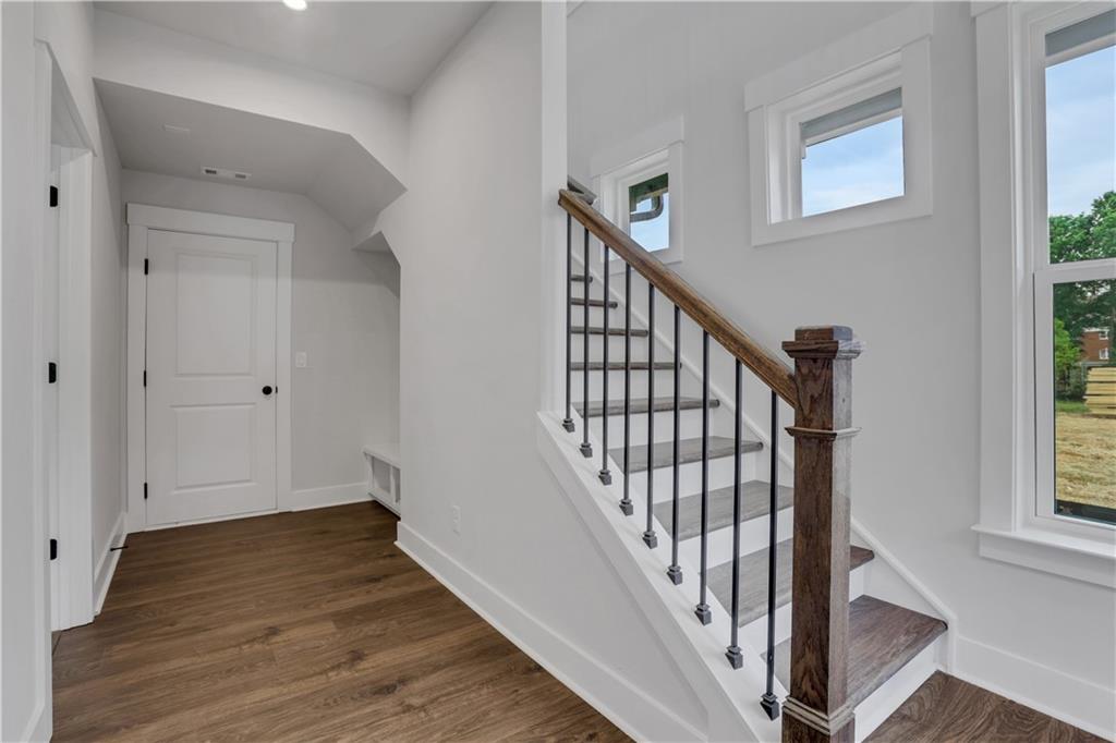 118 Bridgecrest Road Roswell, GA 30075 - Photo 4 of 40 Gallery Image 4