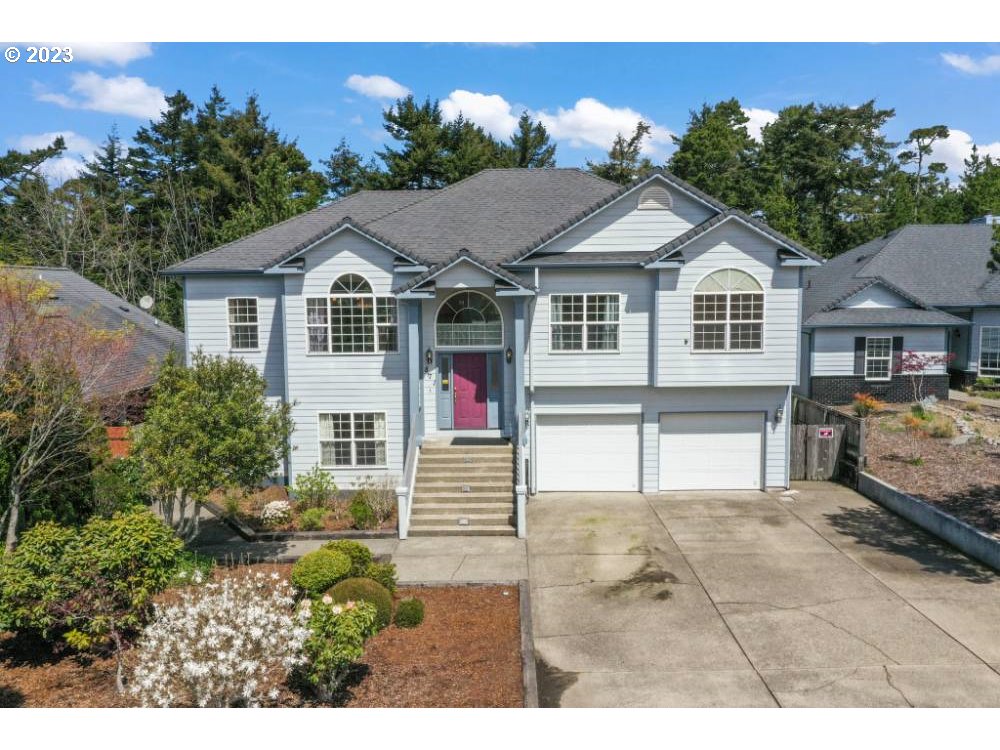 871 8th Street Florence, OR 97439 - Photo 1 of 31 Gallery Image 1