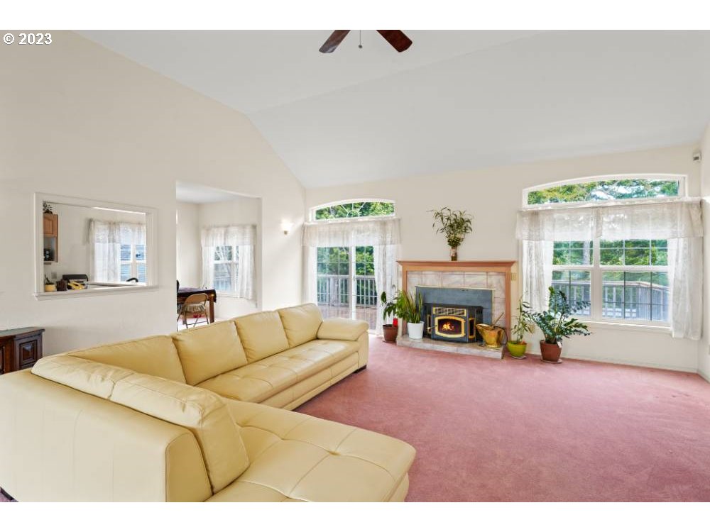 871 8th Street Florence, OR 97439 - Photo 2 of 31 Gallery Image 2