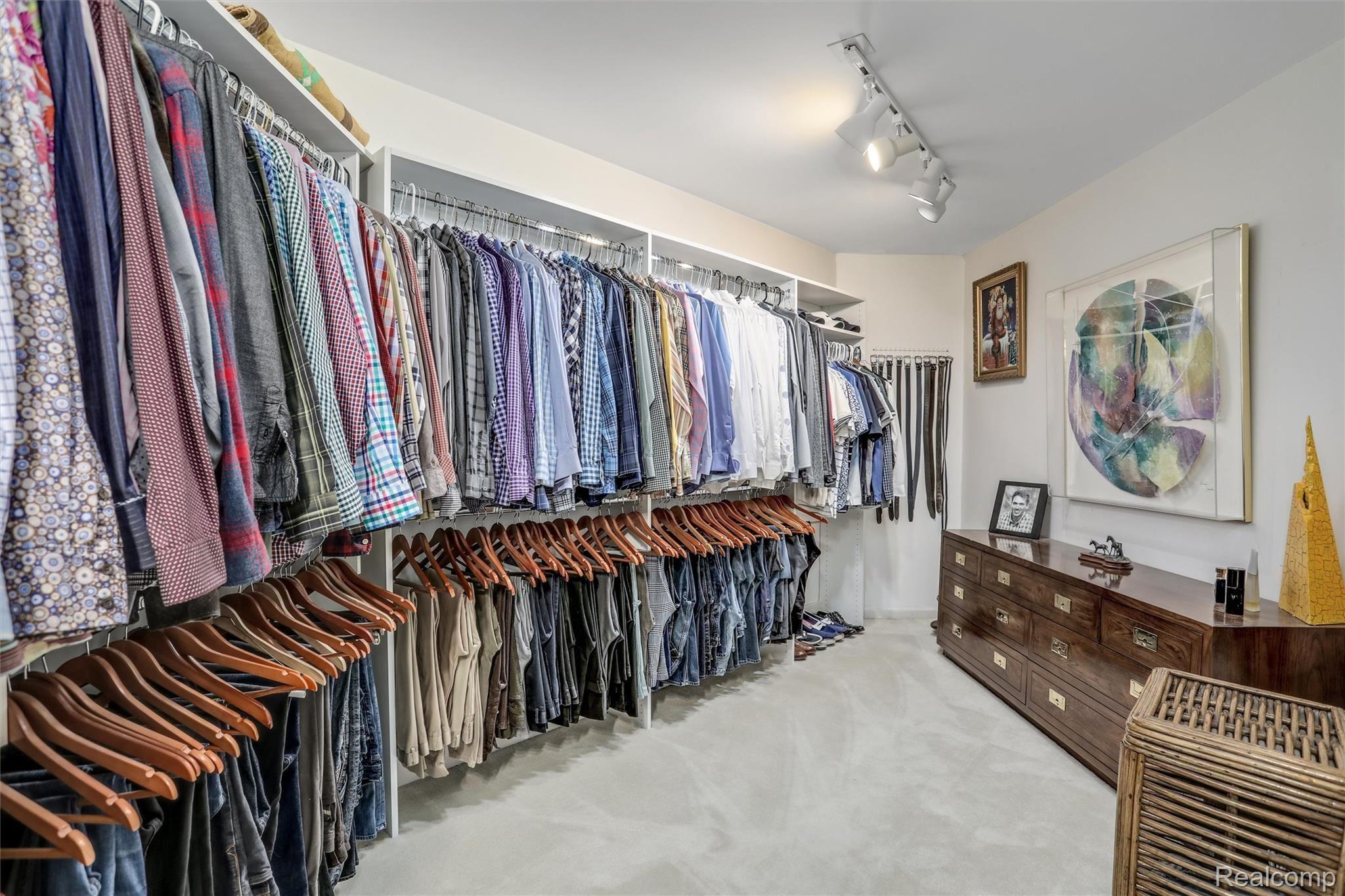 2098 Mapleridge Road Rochester, MI 48309 - Photo 23 of 40 Primary suite walk-in closet