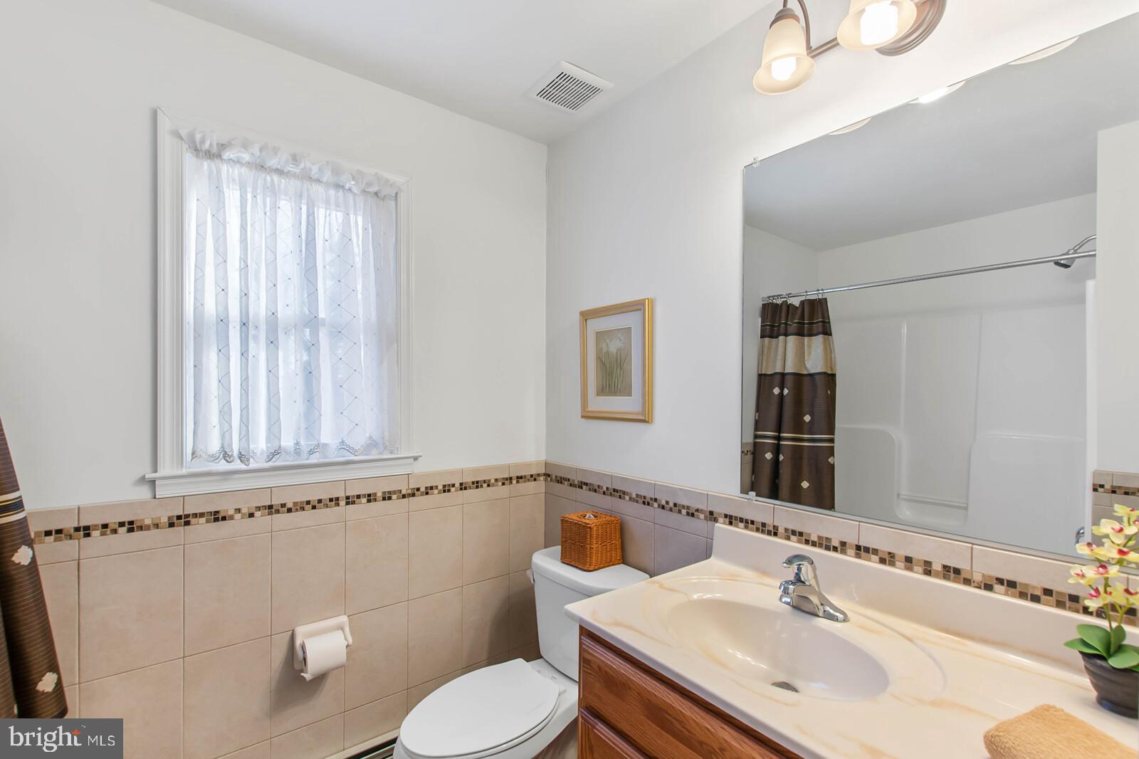 10710 Livingston Road Fort Washington, MD 20744 - Photo 24 of 49 Bathroom
