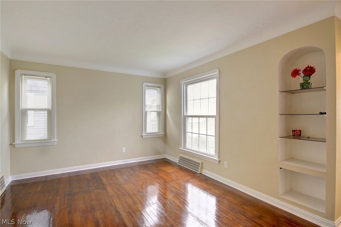4615 Pershing Avenue Cleveland, OH 44134 - Photo 4 of 27