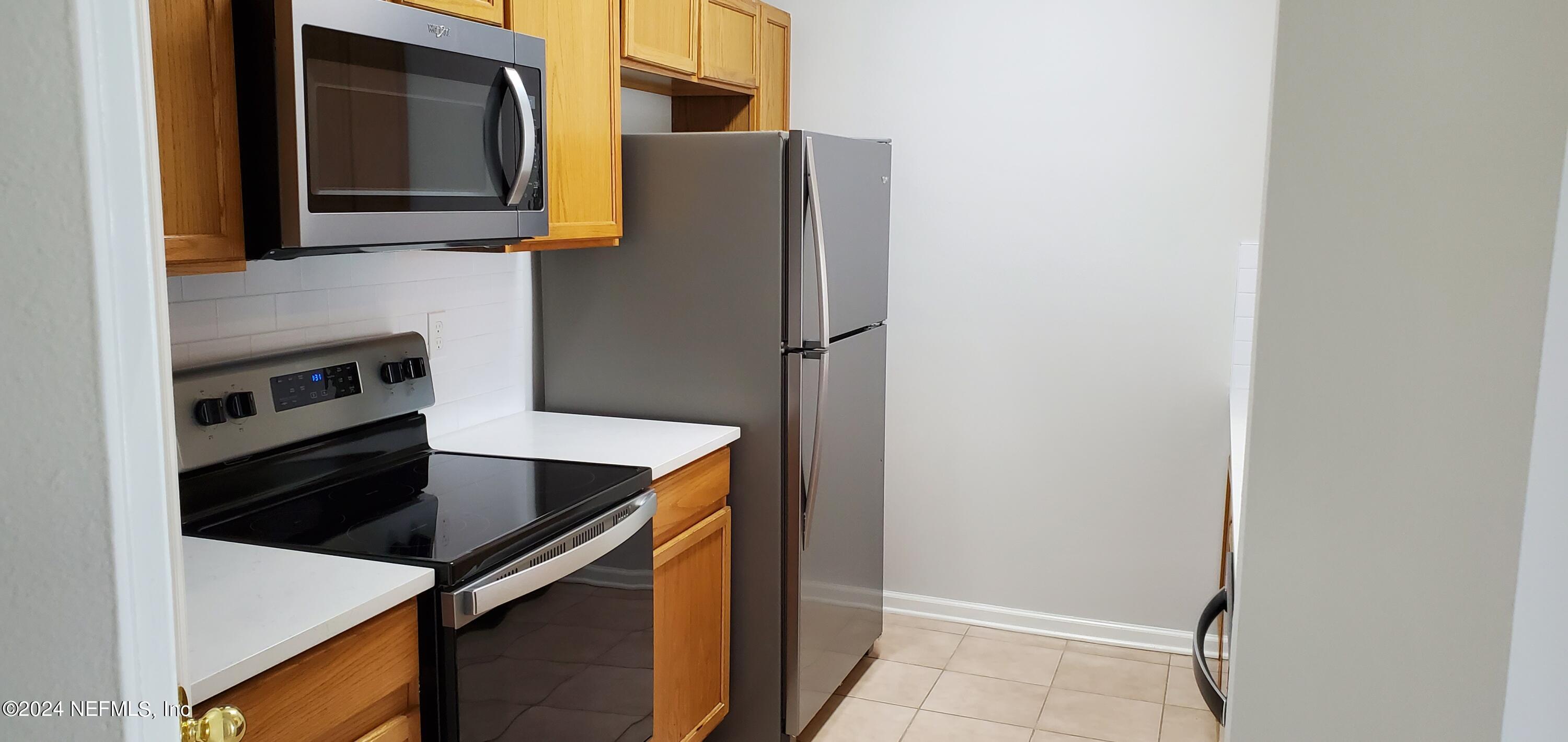 10550 Baymeadows Road, Unit 1012 Jacksonville, FL 32256 - Photo 2 of 16 kitchen- SS appliancess & Granite counte