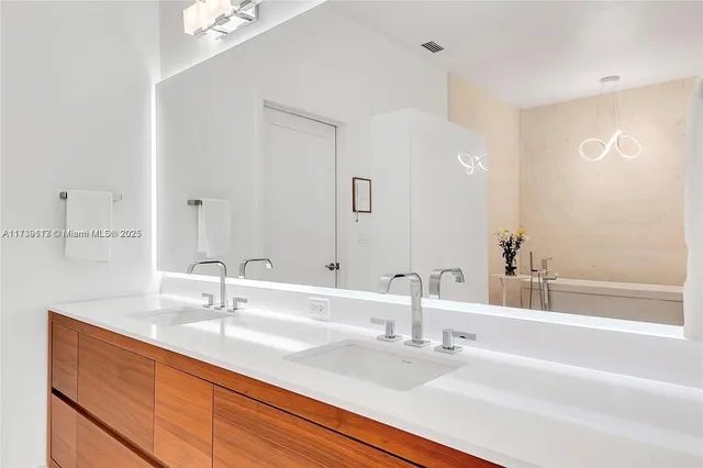 $5,795,000 | 3581 East Glencoe Street, Unit 605, Coconut Grove, FL 33133