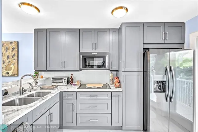 $399,000 | 1439 South Ocean Boulevard, Unit 312, Lauderdale-by-the-Sea, FL 33062