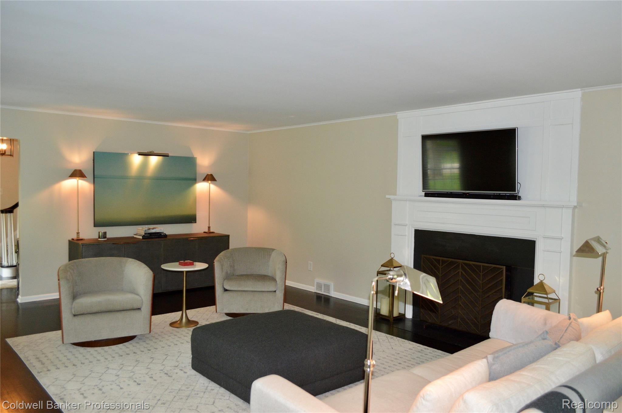 34501 Quaker Valley Road Farmington, MI 48331 - Photo 13 of 43 fullsizeoutput_7f81.jpeg