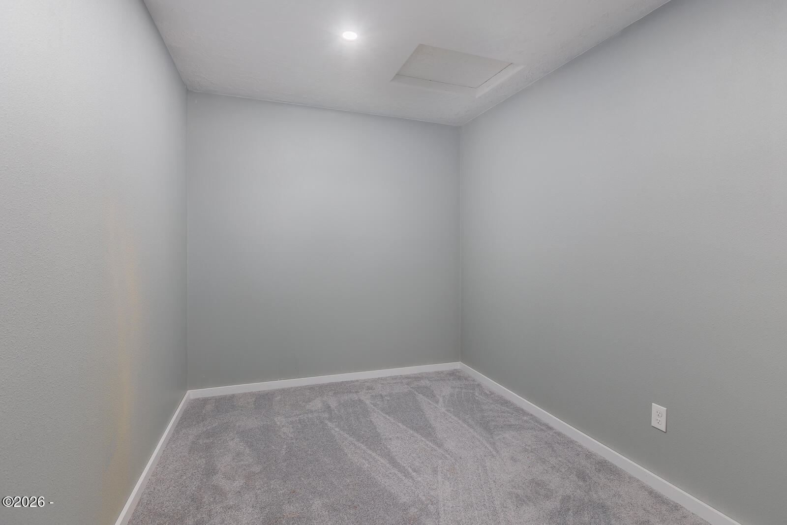 3823 Yaquina Bay Road Newport, OR 97365 - Photo 47 of 68 Primary suite - walk in closet