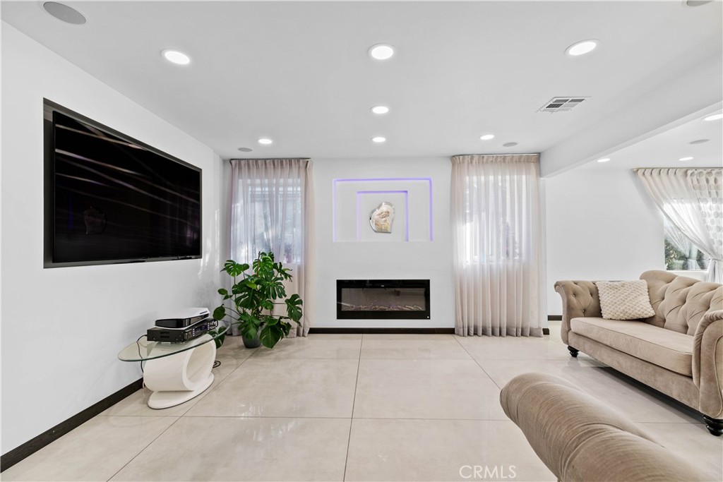 10533 Samoa Avenue Tujunga, CA 91042 - Photo 1 of 1 Living Room