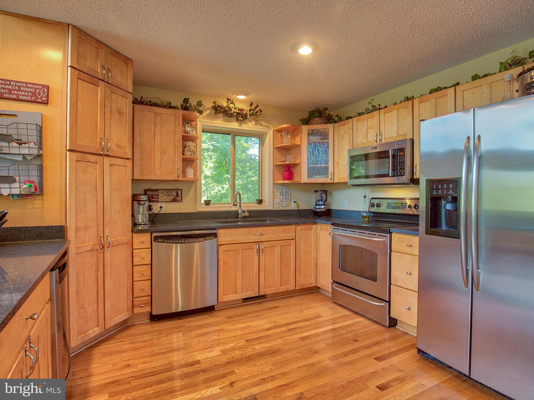 6 Split Rail Road Front Royal, VA 22630 - Photo 3 of 30 Granite Counters + Stainless Steel Appliances