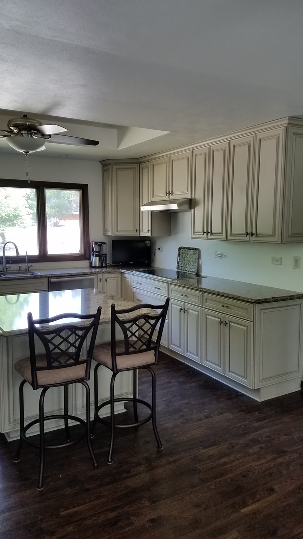 277 Greenwood Road Elgin, IL 60120 - Photo 8 of 29